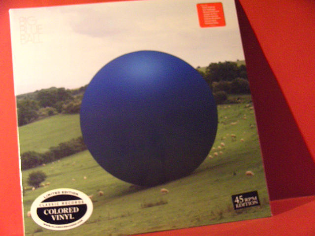 BIG BLUE BALL 