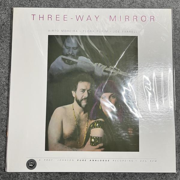 THREE-WAY MIRROR 